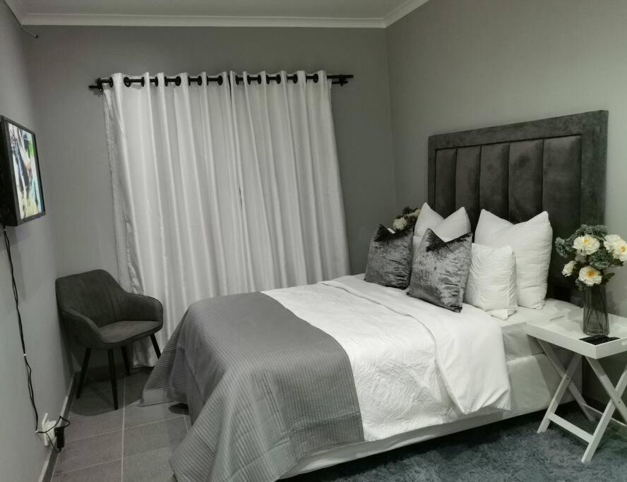 The Calm Corner Lägenhet Pinetown Exteriör bild